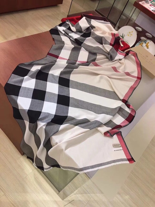 Burberry Shawl Wool Silk and Cotton KY191