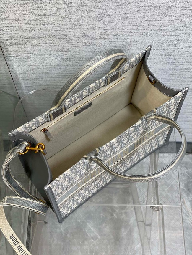 Medium Dior Book Tote Dior Oblique Embroidery and Calfskin M1324CZ-3