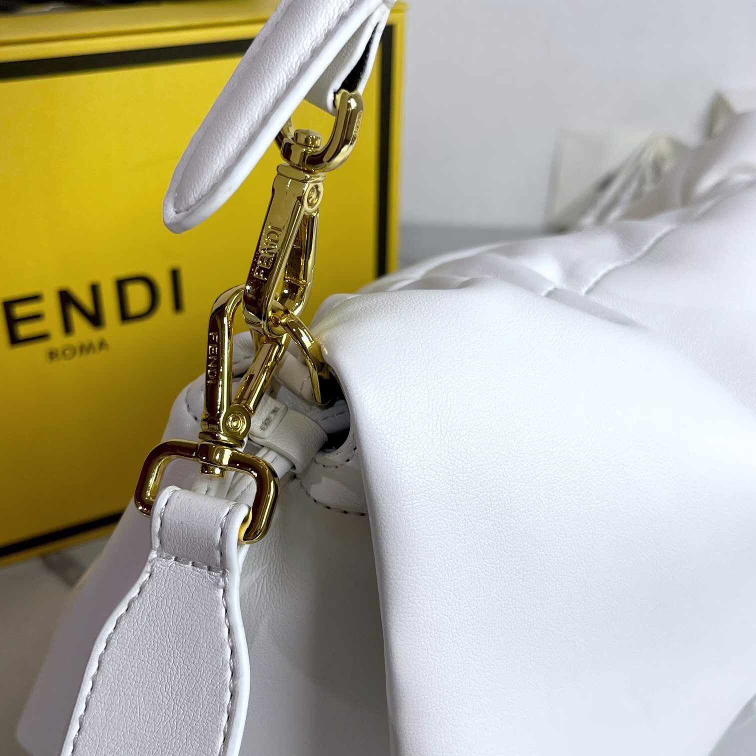 FENDI 2025 Mamma Baguette Original Leather Medium Bag FF8851 White